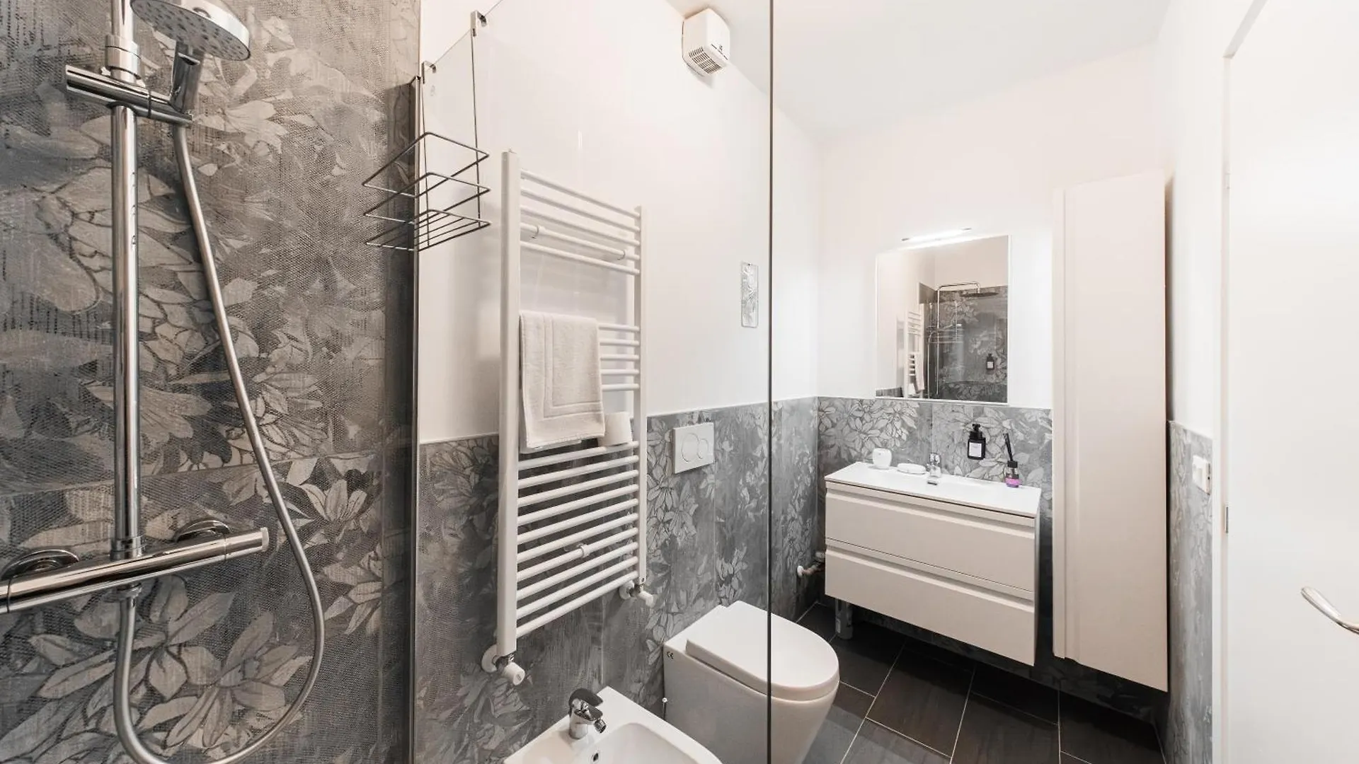 Apartment Diamond Suite Private Garden Bologna Center - Station Italy