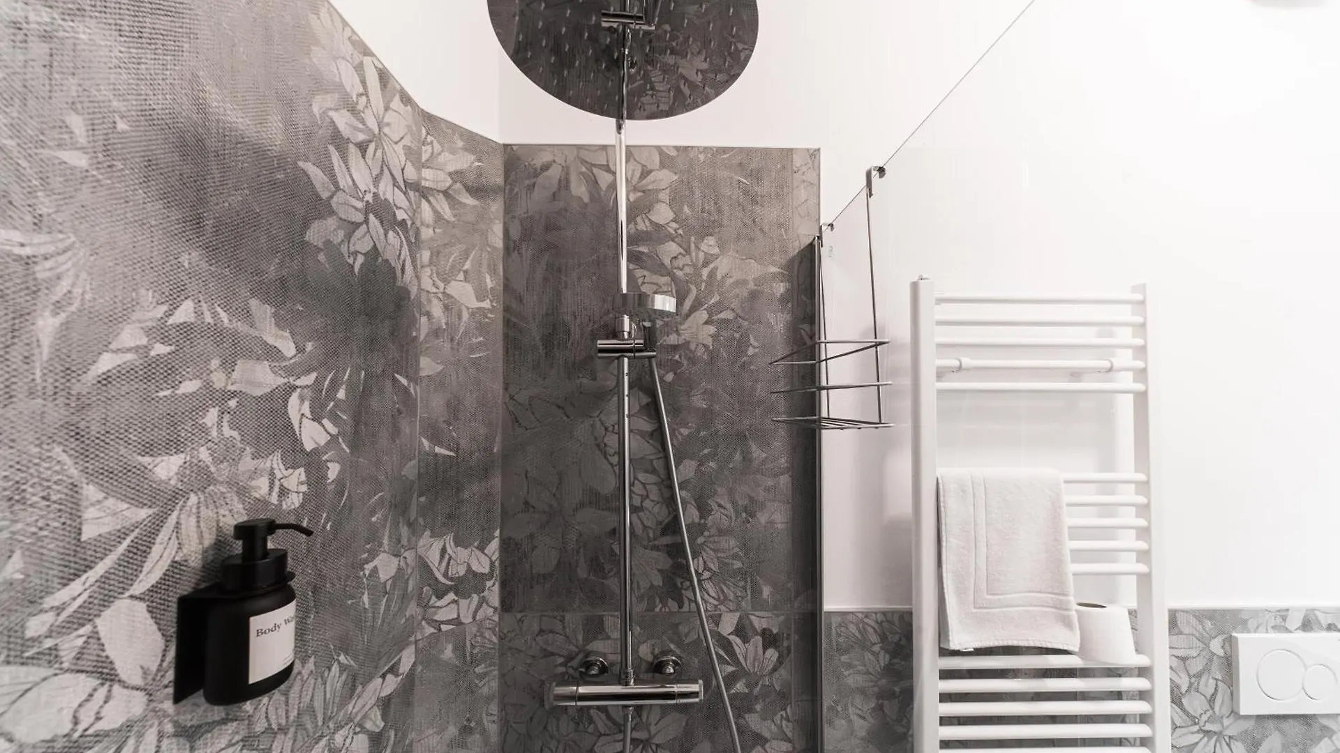 Diamond Suite Private Garden Bologna Center - Station Italy